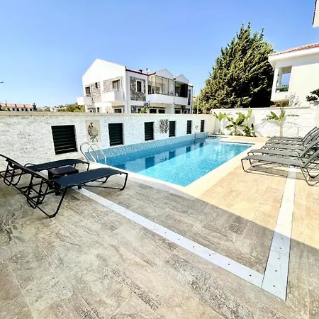 Tahiraga Ξενοδοχείο *